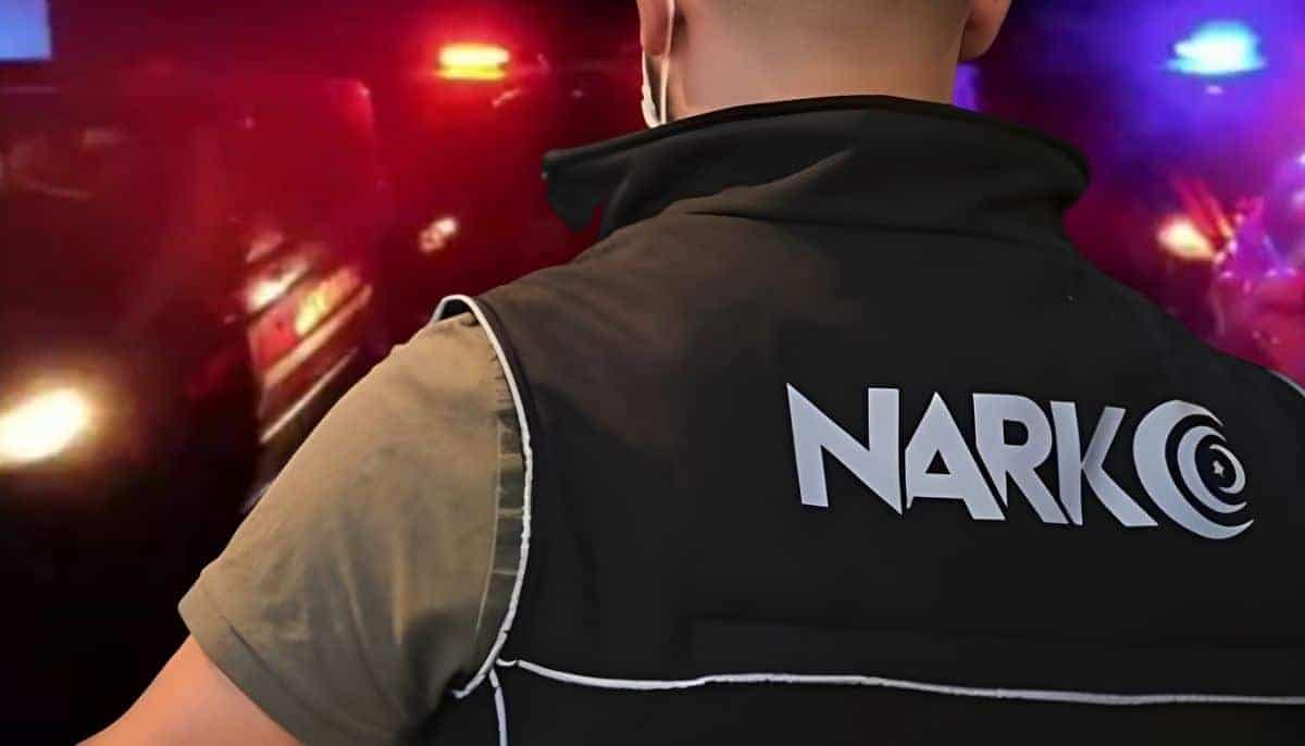 Narko ile mücadele eden güvenlik görevlisi.