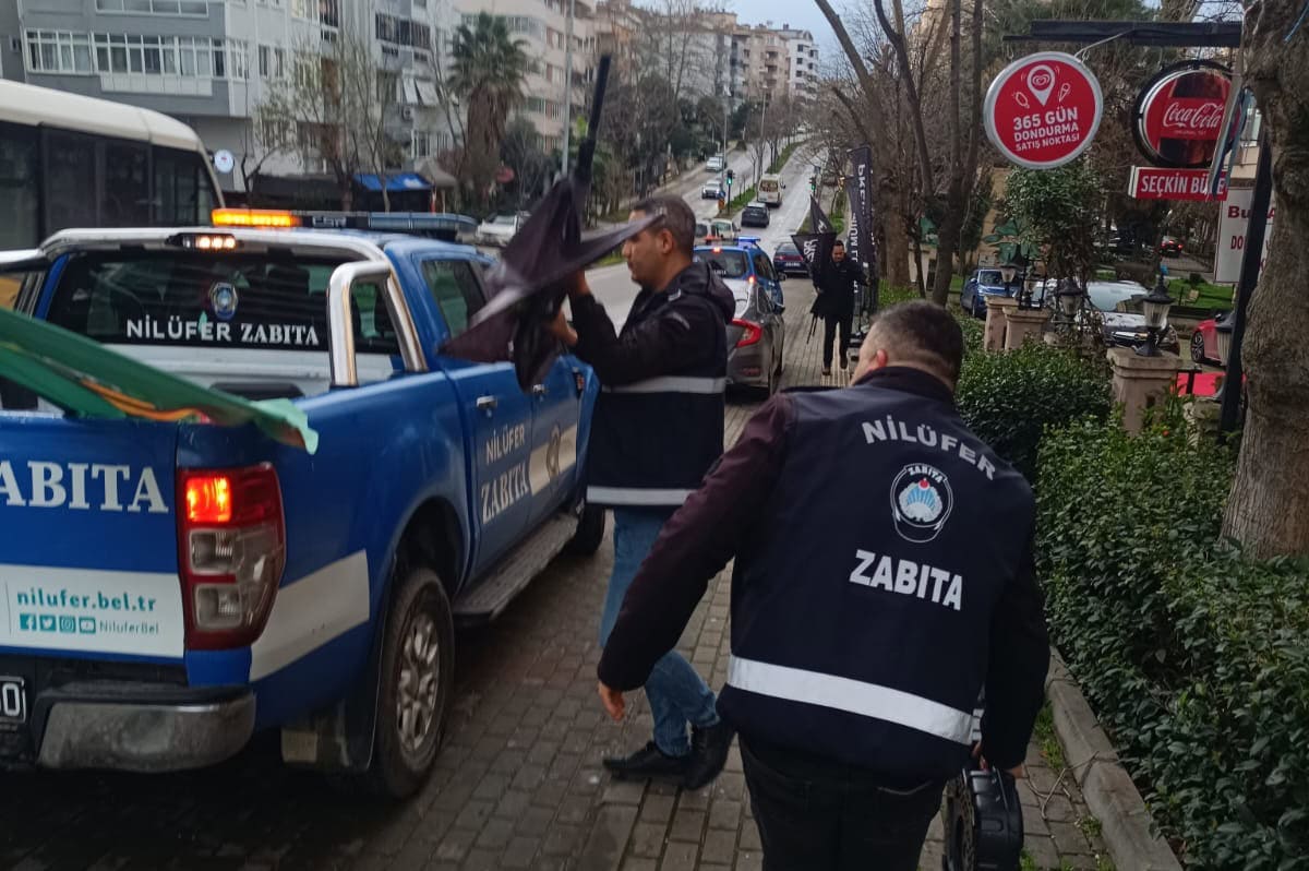 Nilüfer Belediyesi, 70 noktada kaldırımları işgal eden unsurlara müdahale etti