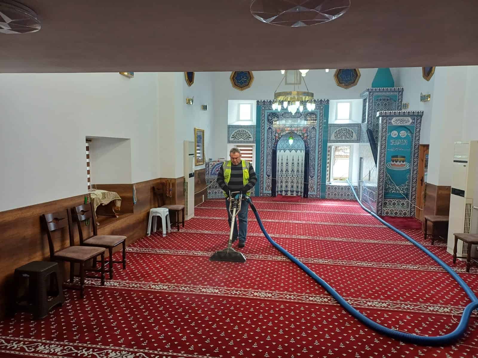 Bursa Büyükşehir Belediyesi Balkanlardaki Camilerde Ramazan Öncesi Temizlik Çalışmalarını Tamamladı