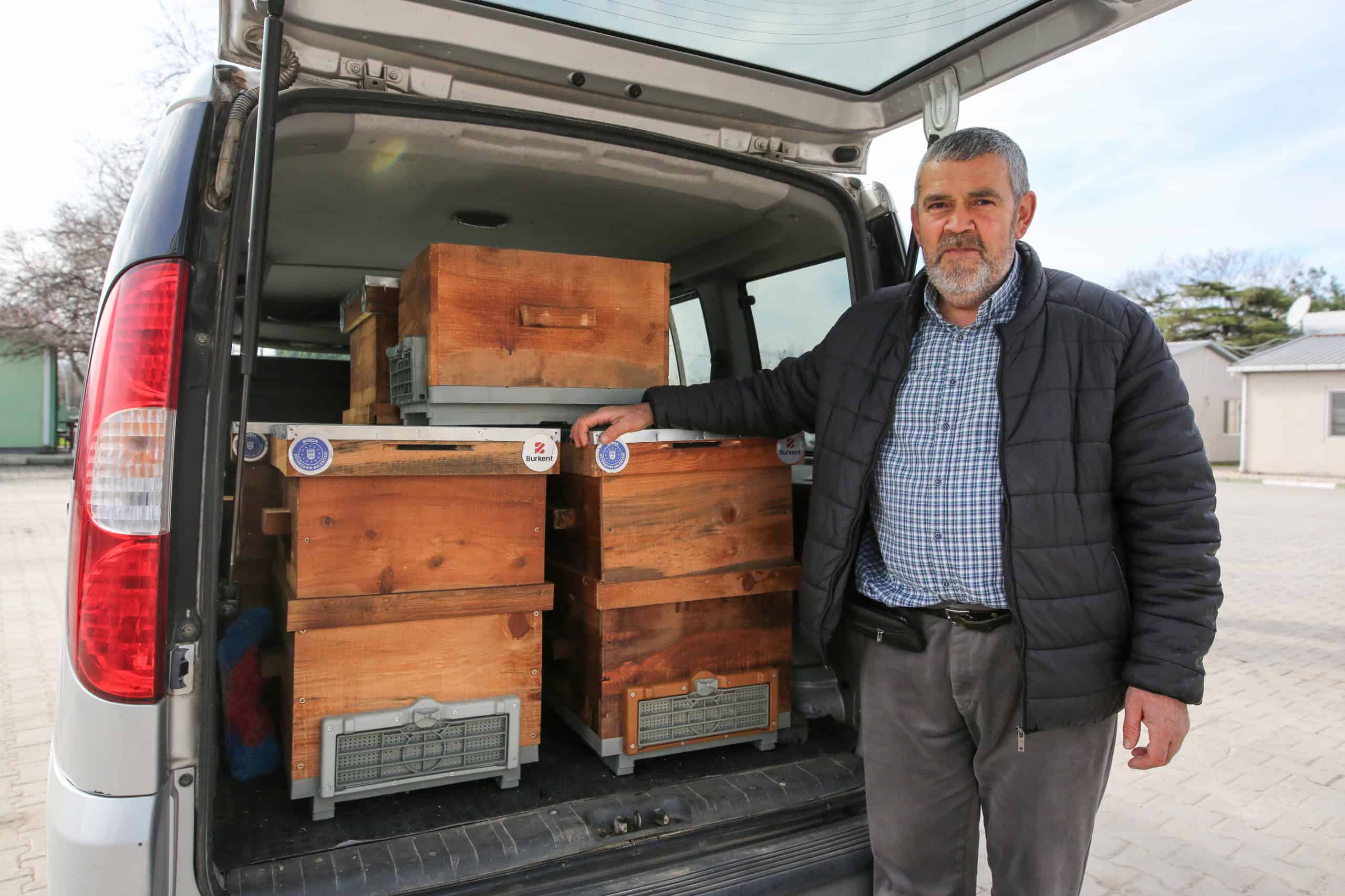 Bursa Büyükşehir Belediyesi’nden Arıcılara Kovan Desteğiyle Kırsal Kalkınmaya Katkı