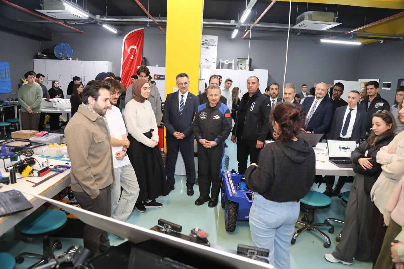 Alper Gezeravcı, Bursa Teknik Üniversitesi’nde Gençlerin TEKNOFEST Projelerine Değer Verdi