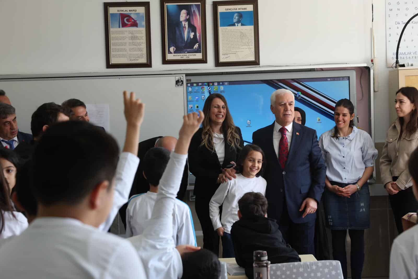 Başkan Mustafa Bozbey, Ali Karasu İlkokulu’nda Öğrencilerle Buluştu ve Sözünü Tuttu