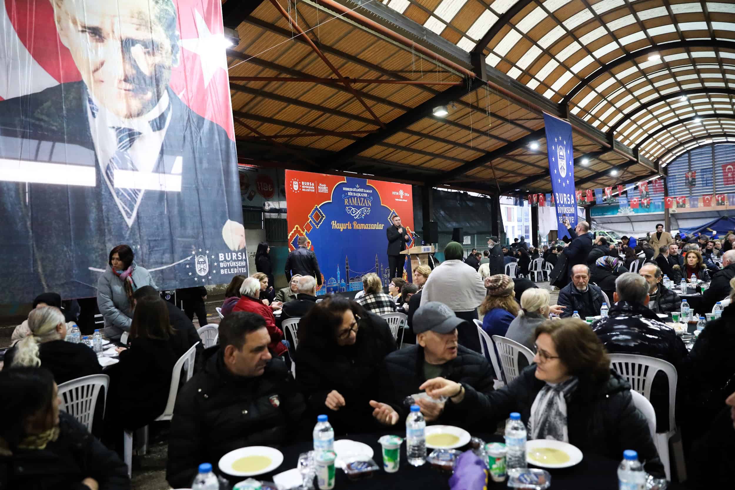 Bursa Büyükşehir Belediyesi, Nilüfer'de Ramazan İftarında Vatandaşları Buluşturdu