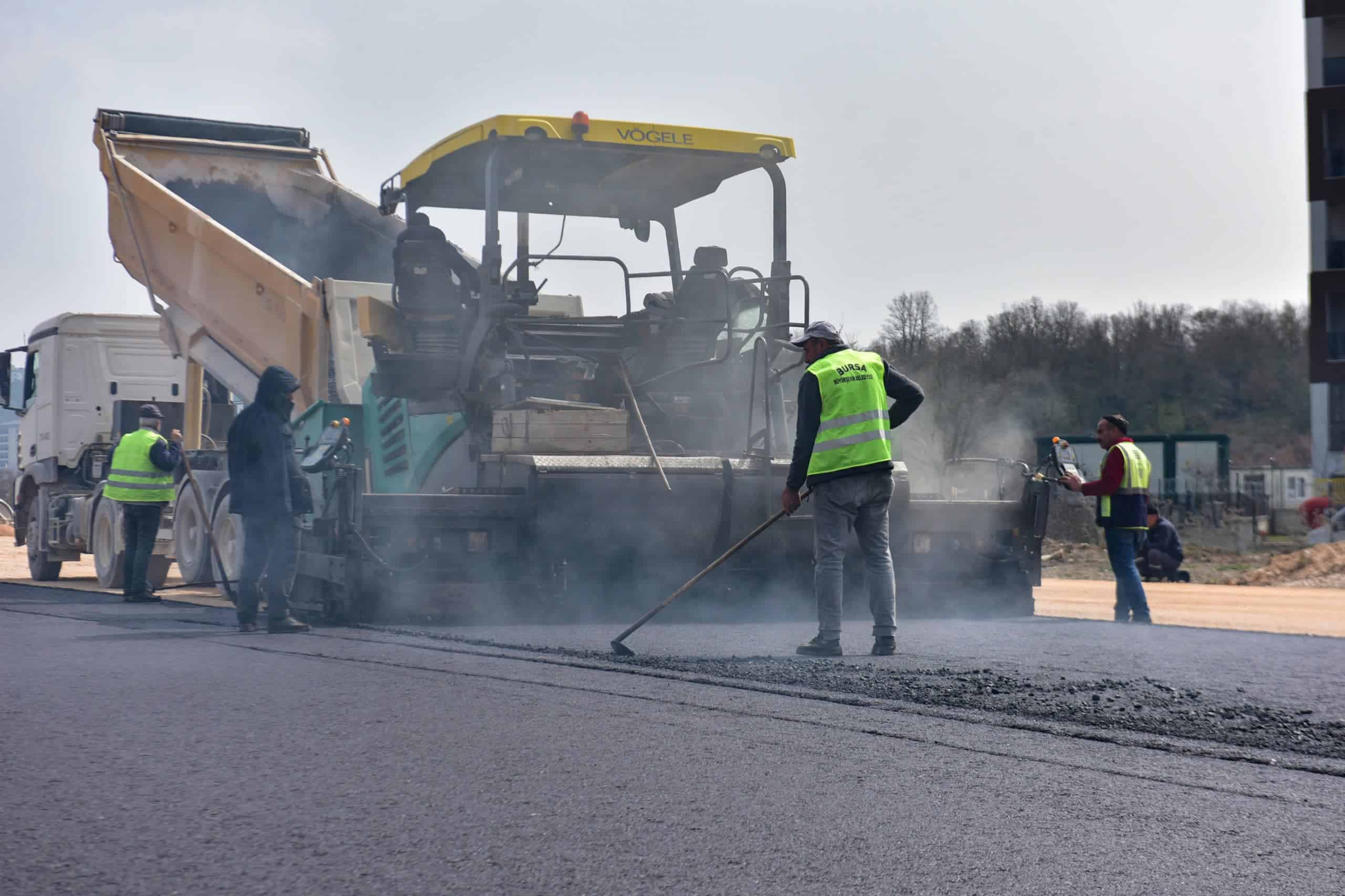 Bursa Büyükşehir Belediyesi Yeni Yerleşim Bölgelerinde Modern Yol Çalışmalarına Devam Ediyor