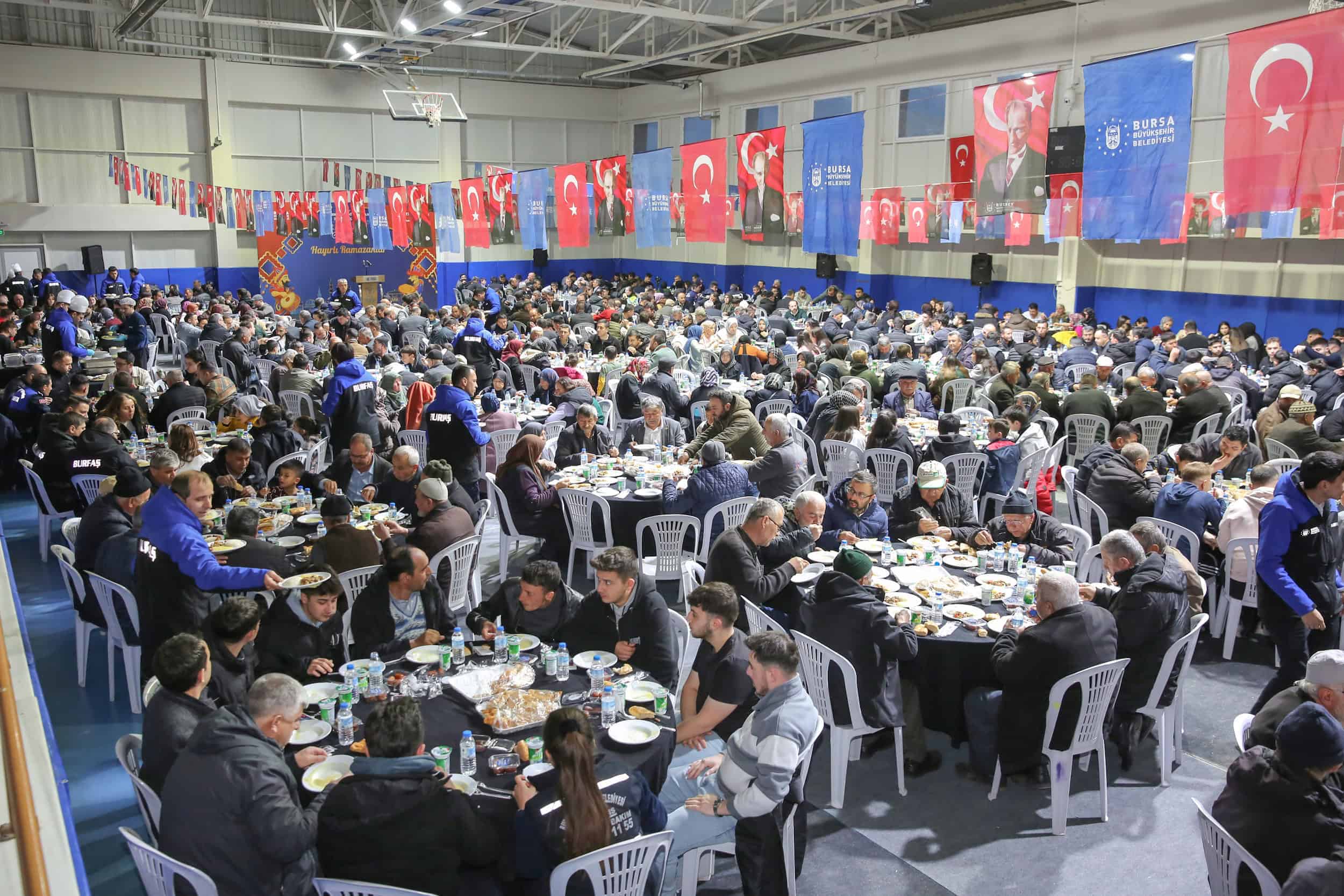 Bursa Büyükşehir Belediyesi, Büyükorhan'da Ramazan'ın Paylaşma ve Dayanışma Ruhu ile İftar Programı Düzenledi