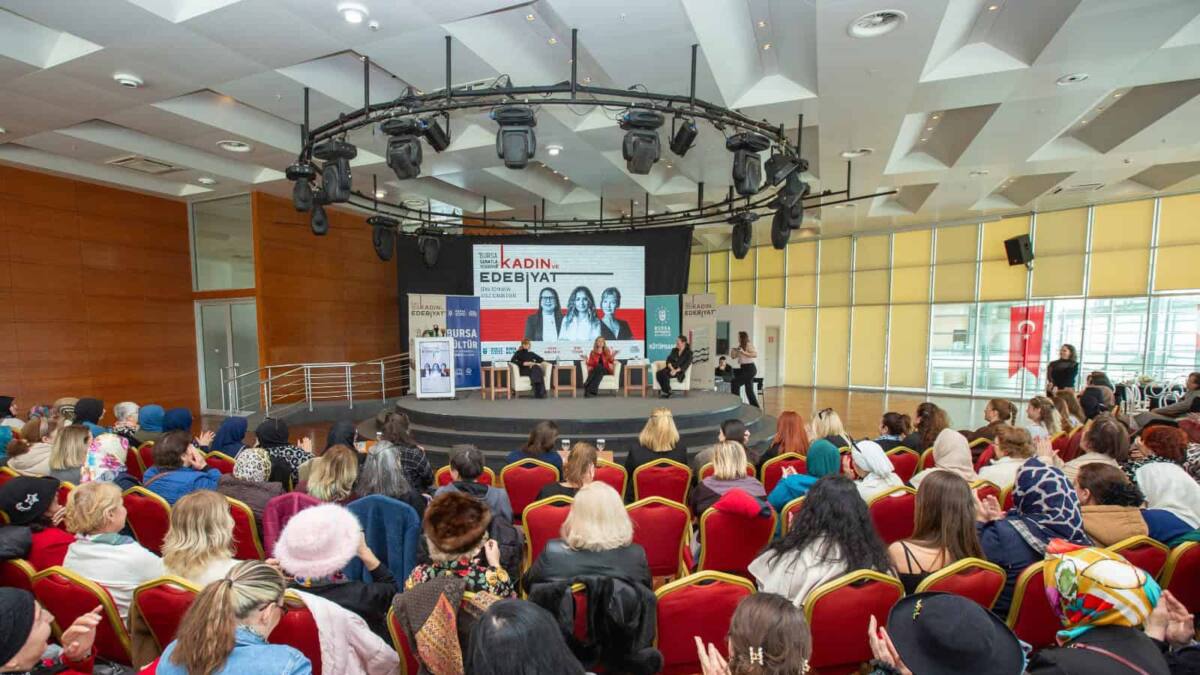 Bursa'da Edebiyat ve Kadın Buluşmasında Sema Soykan Okurlarıyla Bir Araya Geldi