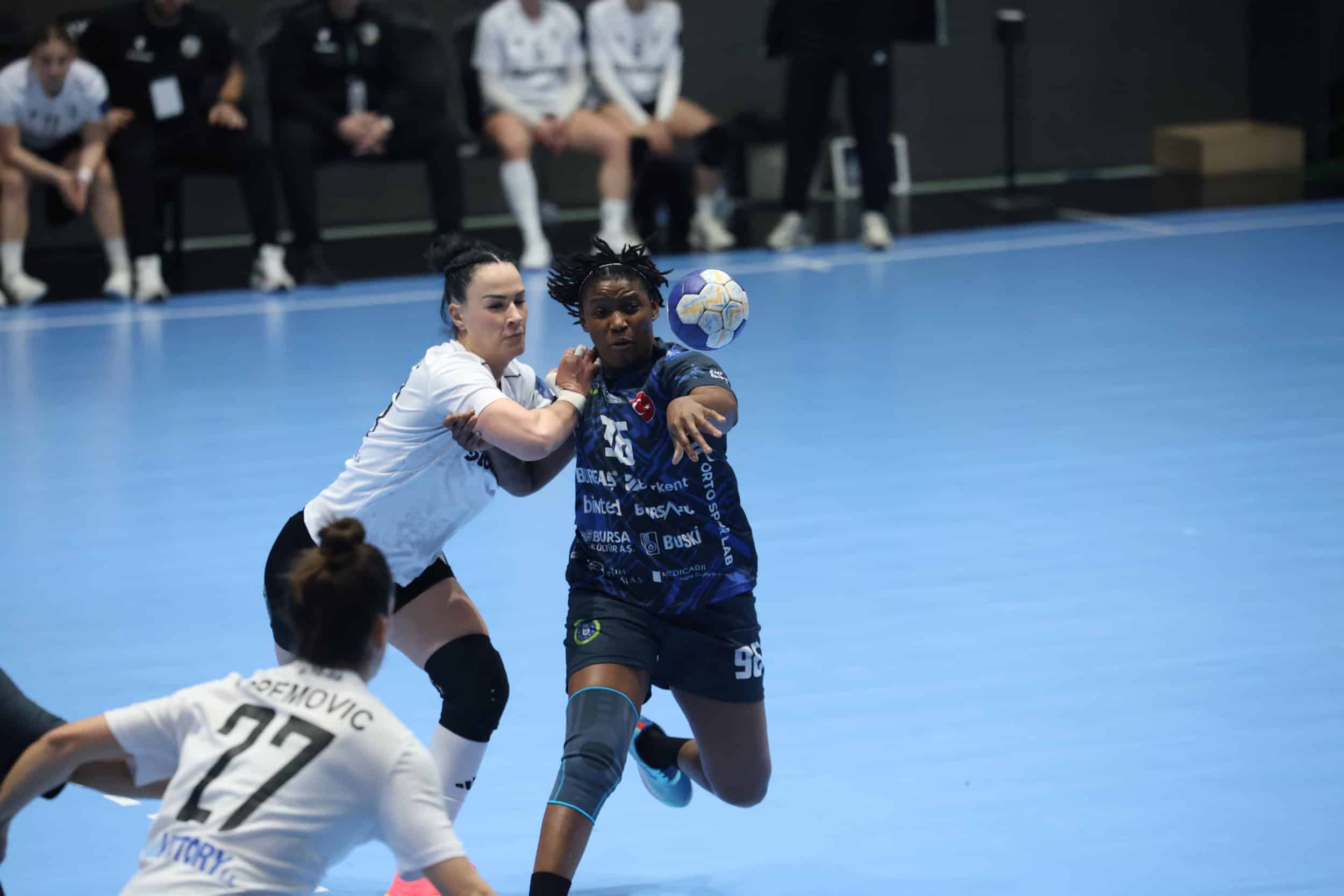 Bursa Büyükşehir Belediyespor Kadın Hentbol Takımı, Avrupa Kupası yarı finali için avantaj sağladı