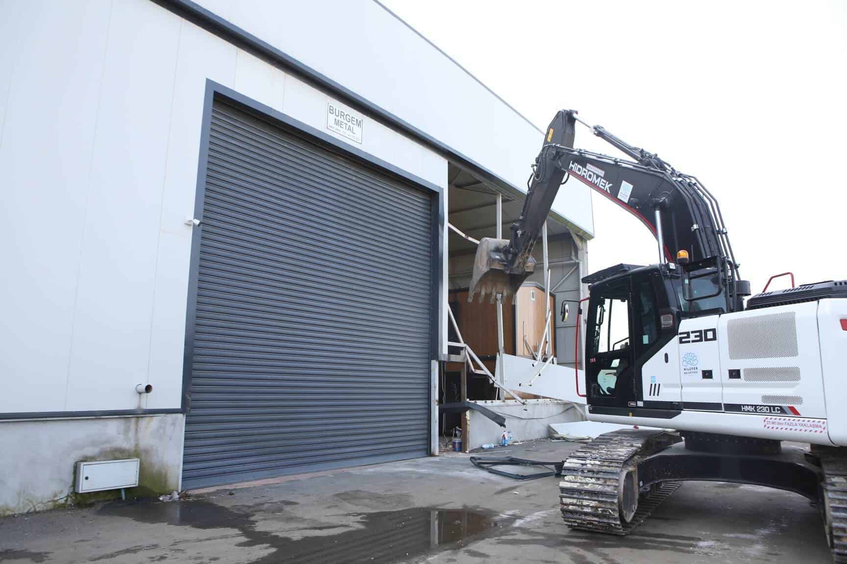 Nilüfer Belediyesi Çalı ve Demirci'de 4 Kaçak Yapının Yıkımını Gerçekleştirdi