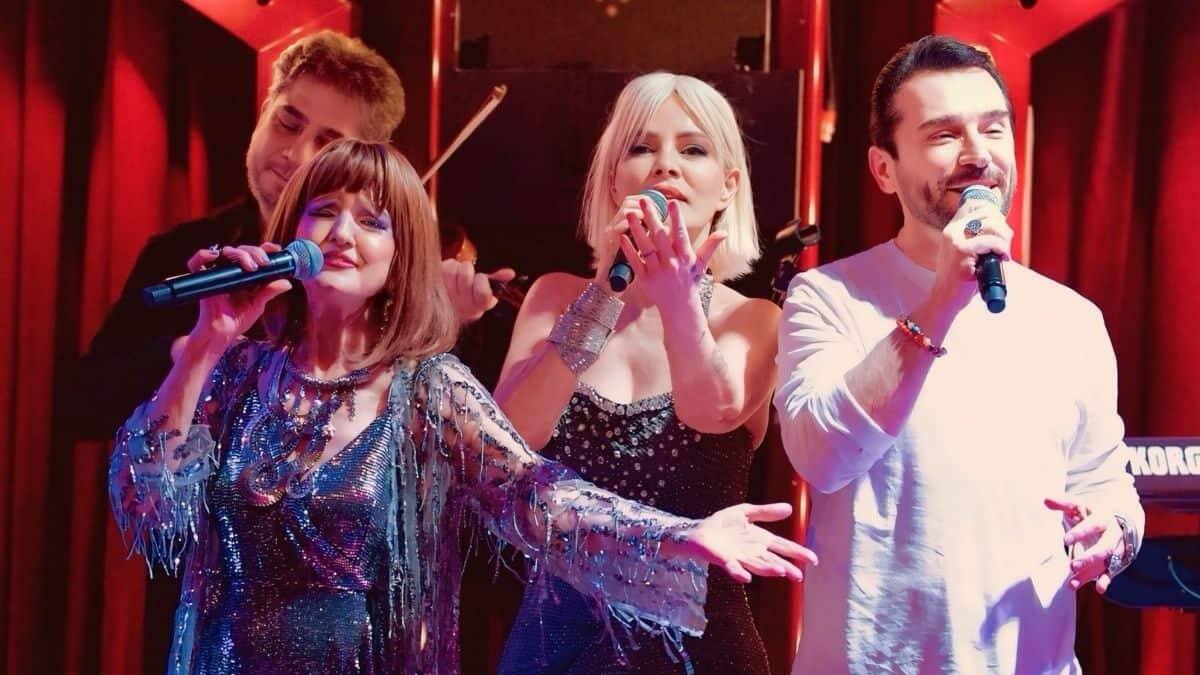 Bursa'da Ömür Gedik ve Gülden Karaböcek'ten Üç Saatlik Müzik Ziyafeti