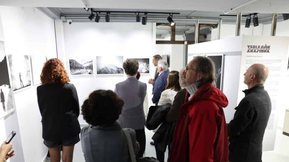 Aydın Berk Bilgin’in “Yerle Gök Arasında” Sergisi Nilüfer Fotoğraf Müzesi’nde Ziyarete Açıldı