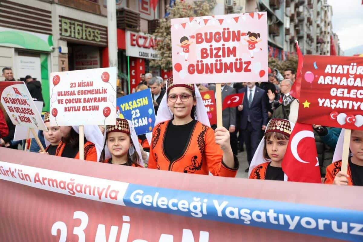 Bursa’da 23 Nisan Ulusal Egemenlik ve Çocuk Bayramı Etkinlikleri Yoğun Katılımla Gerçekleşti