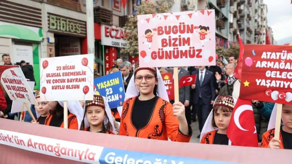 Bursa’da 23 Nisan Ulusal Egemenlik ve Çocuk Bayramı Etkinlikleri Yoğun Katılımla Gerçekleşti