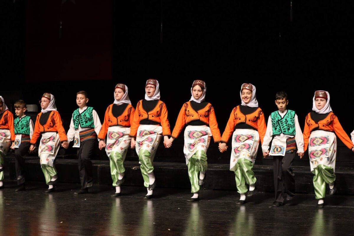 Bursa’da Çocuk Senfoni Orkestrası ve Koroları 23 Nisan Şenliğinde Sahne Aldı