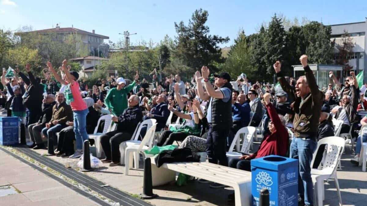 Bursaspor’un Şampiyonluğu Nilüfer’de Binlerce Taraftarla Kutlandı