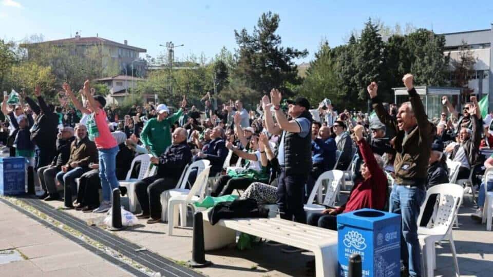 Bursaspor’un Şampiyonluğu Nilüfer’de Binlerce Taraftarla Kutlandı