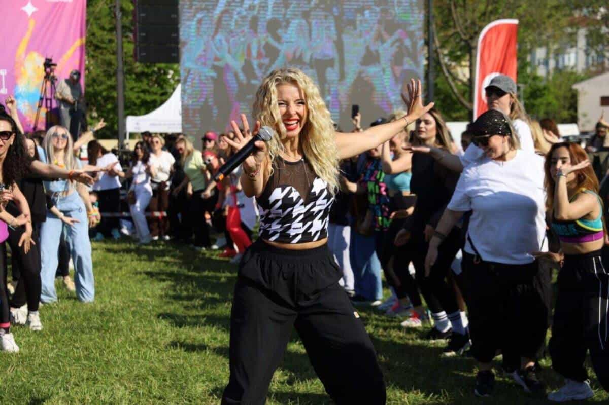Bursa’da Dünya Dans Günü Zumba Masterclass Etkinliğiyle Kutlandı