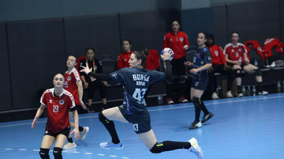 Bursa Büyükşehir Belediyespor, Üsküdar Belediyespor'u Mağlup Ederek Play-Off'ta Zirveyi Bırakmadı