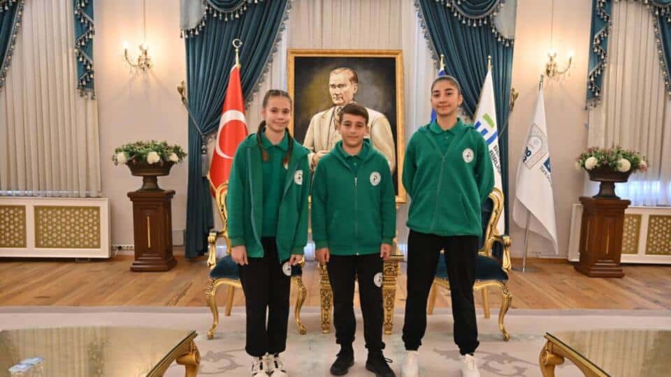 Bursa’da 23 Nisan’da Başkanlık Koltuğu Çocuklara Devredildi