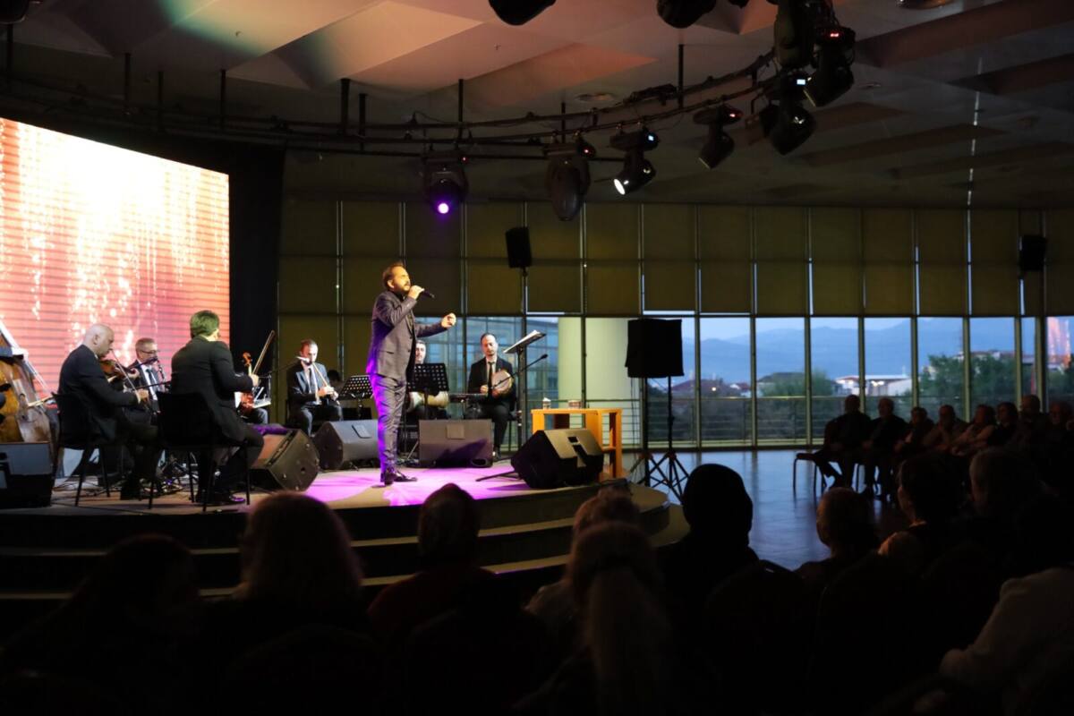 Bursa'da 'Gönlümüzdeki Nağmeler' Konseri Sanatseverlerden Yoğun İlgi Gördü