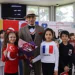 Bursa’da 23 Nisan’da Minik Öğrencilerden Huzurevinde Anlamlı Bayram Kutlaması