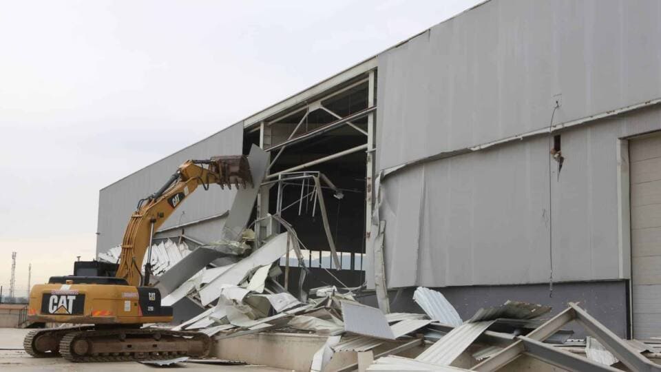 Nilüfer Yaylacık Mahallesi’nde 4 Bin Metrekarelik Ruhsatsız Depo Yıkıldı