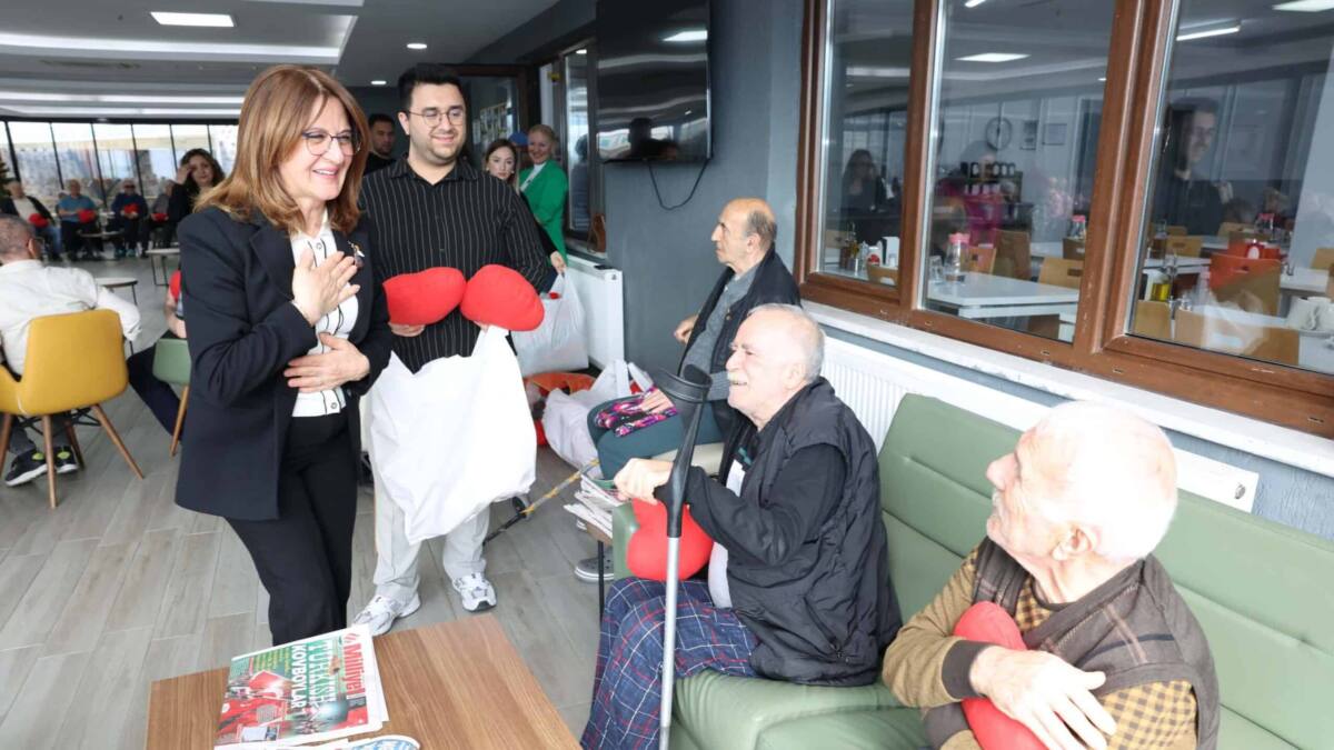 Nilüferli Kadınlar El Emeği Ürünlerle Huzurevi Sakinlerine Destek Oldu