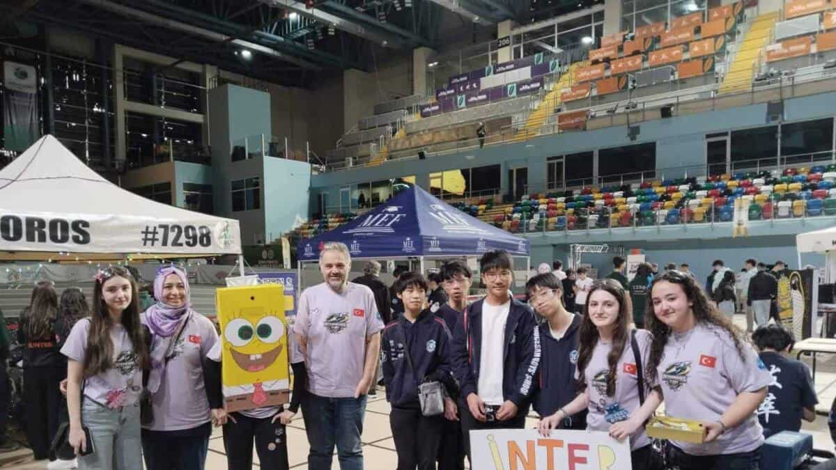 Nuri Nihat Aslanoba Anadolu Lisesi Robot Takımı FRC Avrasya Regional'da İkinciliği Kazandı