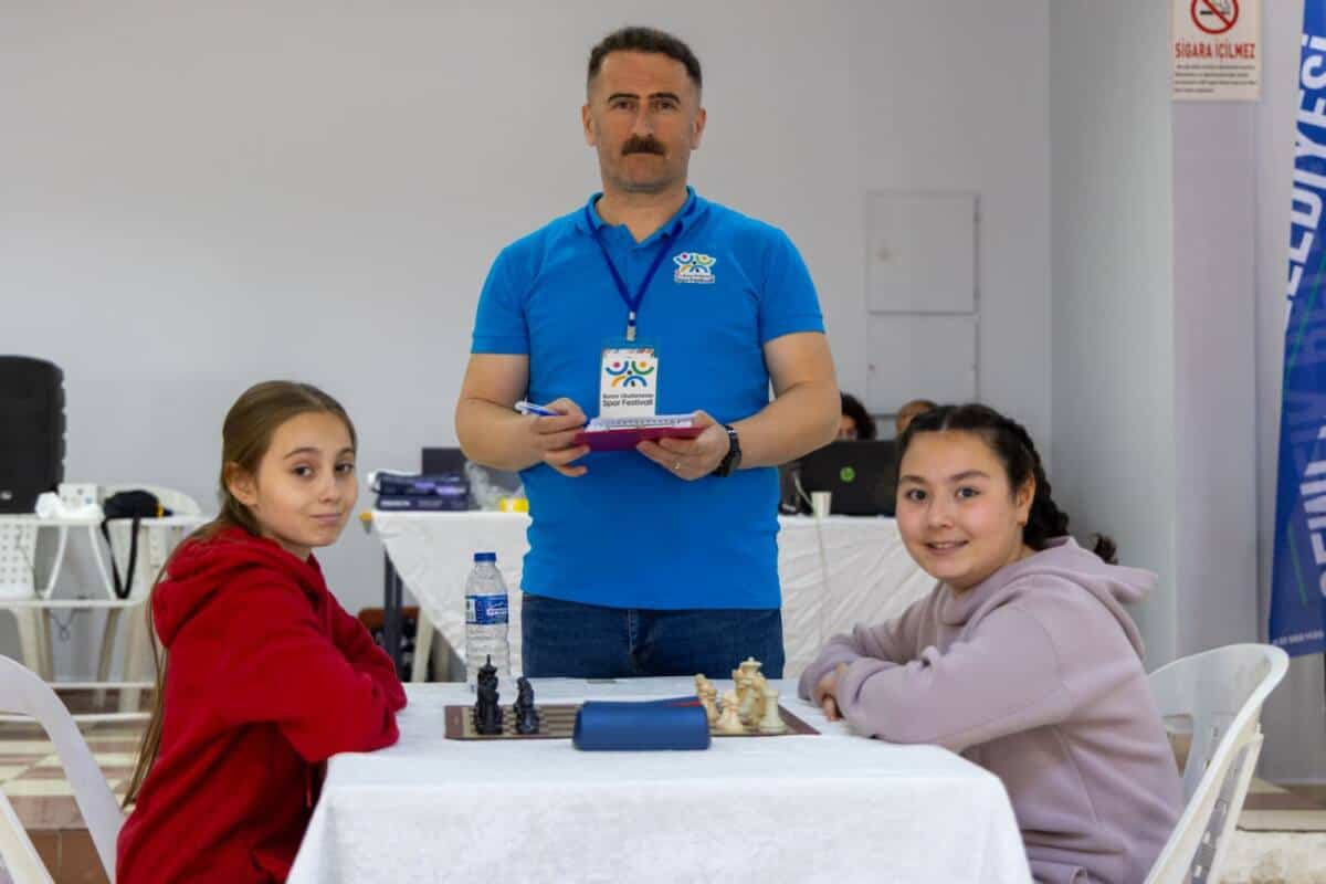 Bursa’da 17 İlçede Spor Festivali Etkinlikleri Renkli Görüntülerle Sürüyor